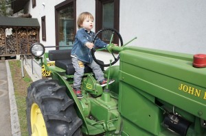 'Ist das Ihr Kind auf dem Trekker?' - 'Öhm, wie kommen Sie darauf!?'