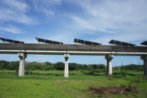 Mini-Solarkraftwerk: Solarzellen auf einer stillgelegten Bahntrasse (Präf. Miyazaki, 2012)