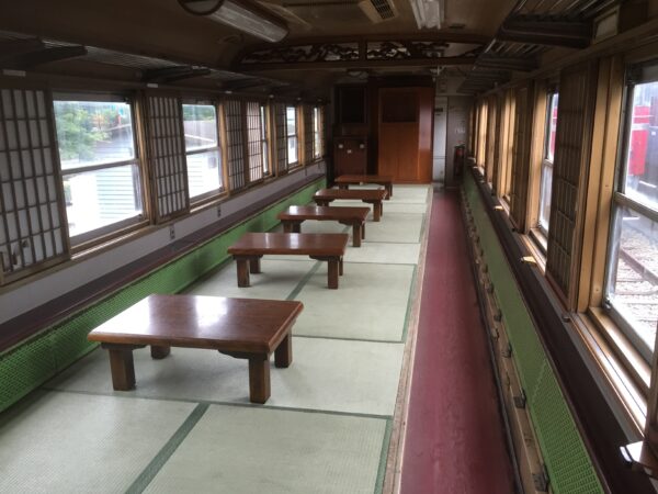 Mit Tatami ausgelegter, alter Waggon