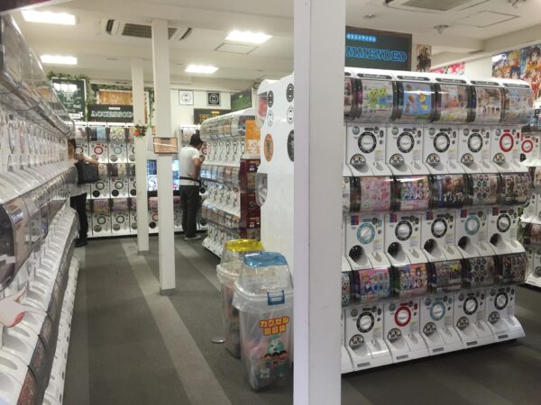 Gigantische Gacha-Ecke (in Kagoshima)