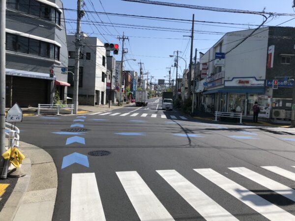 Blaue Streifen für Radfahrer in Tokyo