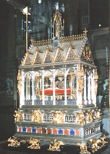 Budapest: The holy Right inside the Basilica