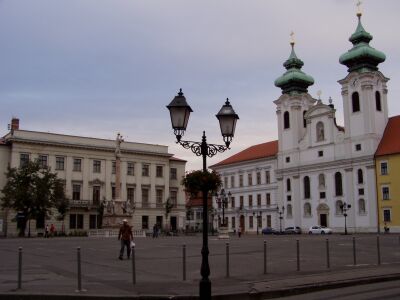 Der zentrale Platz von Gyoer