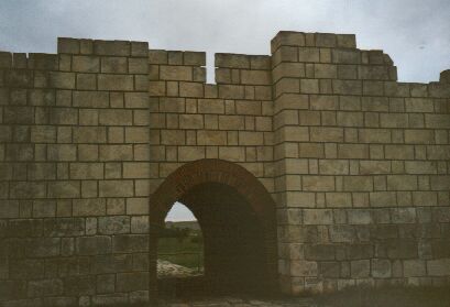 Restauriertes Tor in der ersten Hauptstadt Pliska