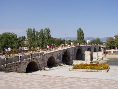 Alte tuerkische Bruecke ueber den Vardar