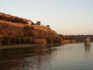 Festung und Brueckenruine in Novi Sad