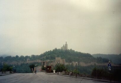 Blick auf den Zarevez-Huegel bei absolutem Sauwetter