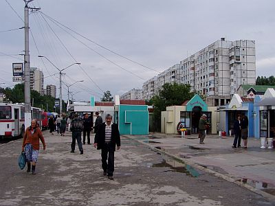 Der Boulevard nebst Wohnviertel nahe des Busbahnhofs