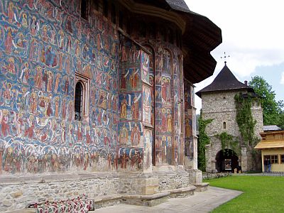 Blick auf Kloster und Haupteingang