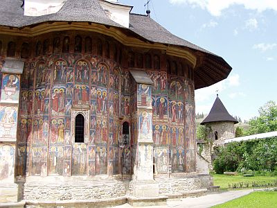 In this monastery, the colours blue and red dominate