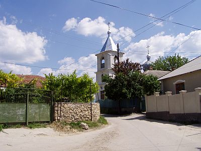 Kleine, neue Kirche in der Str. Paghis