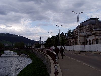 Der Fluss Dorna und das baufällige Kasino