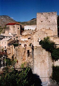 Zerstörter Kopf der Brücke