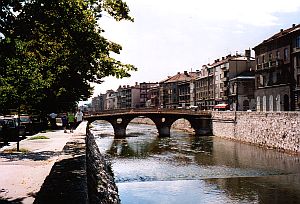 Latinski-Brücke im Zentrum: Ausgangspunkt des WK I