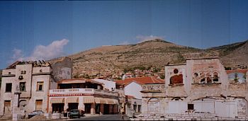 Die völlig zerbombte Altstadt von Mostar