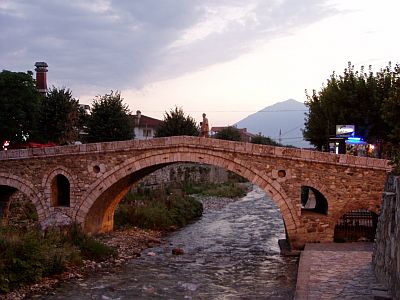 Die kleine aber feine Brücke im Zentrum von Prizren