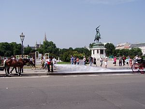 Grosse Pferdetraenke vor der Hofburg