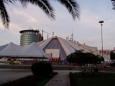 Tirana: Das ehemalige Enver-Hoxha-Mausoleum