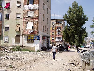 Tirana: Typisches Wohnviertel nahe des Bahnhofs