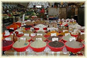 Gewürzstand in einer Markthalle, Jerevan