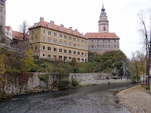 Schlossturm und Moldau