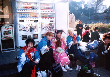 Interessante Mode vor dem Budokan