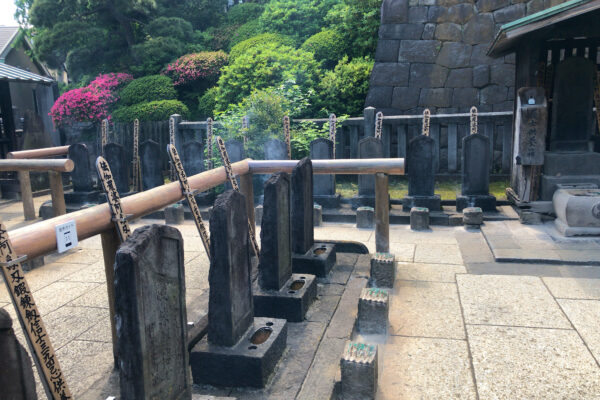 Die Gräber der 47 Ronin im Sengakuji