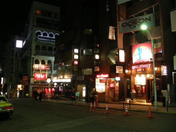 Gaspanic und Wall Street - zwei seit Jahrzehnten berühmt-berüchtigte Bars in Roppongi