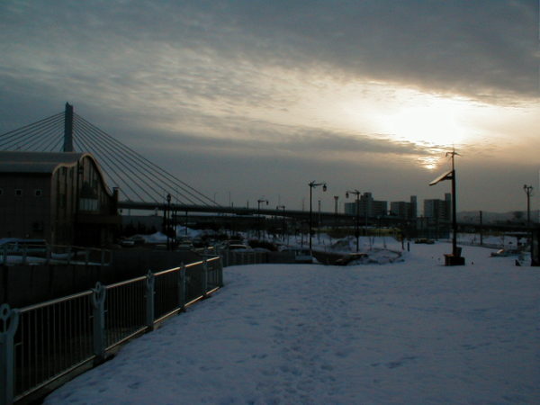 Die grosse Aomori-Bucht-Brücke