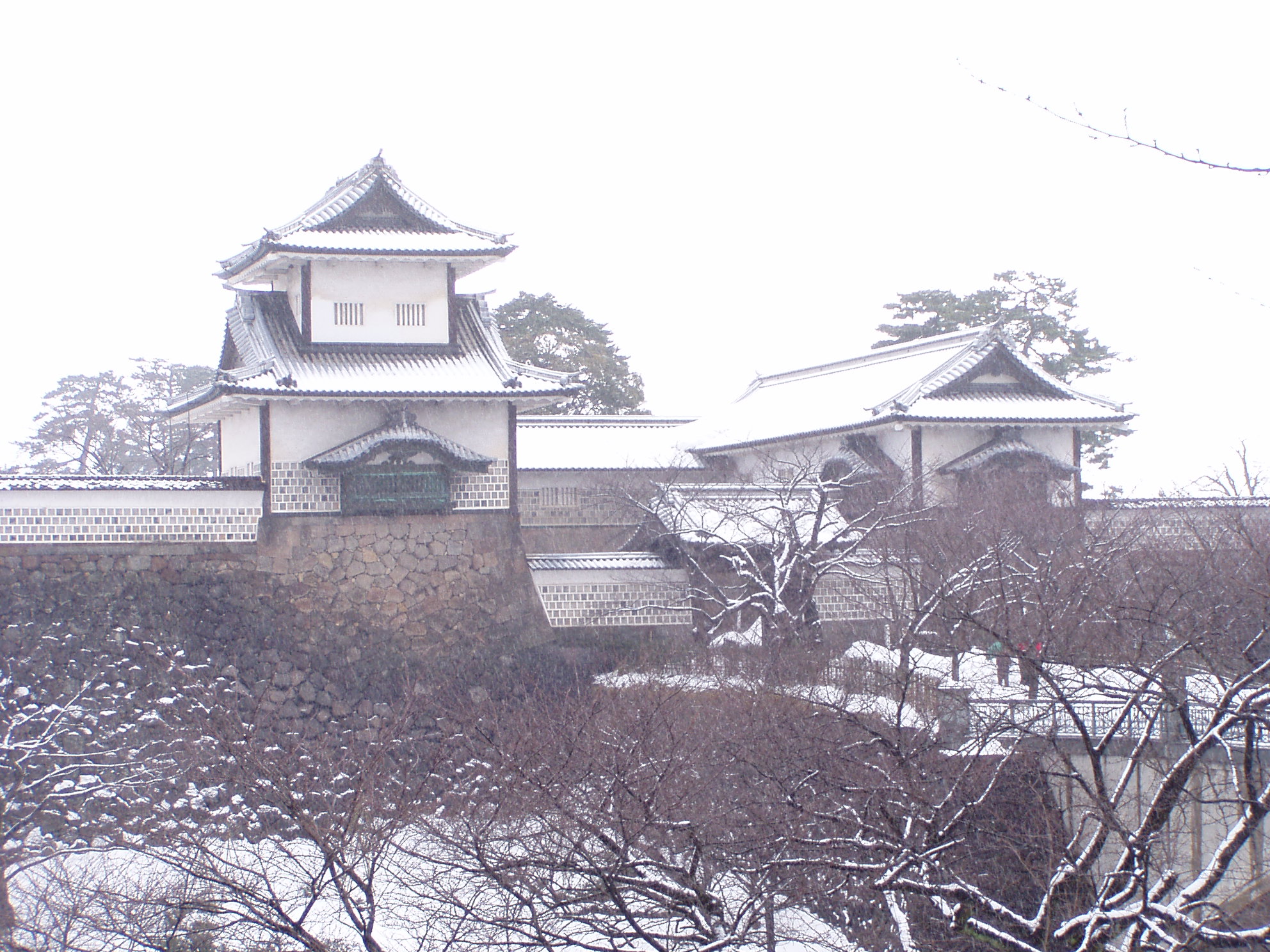Blick auf die gesamte Burganlage von Kanazawa