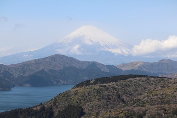 Blick über Hakone und den Ashi-no-ko auf den Fuji-san