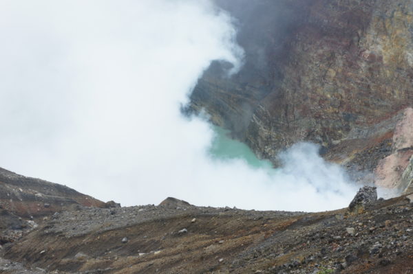 Im Krater des Naka-Dake in Aso