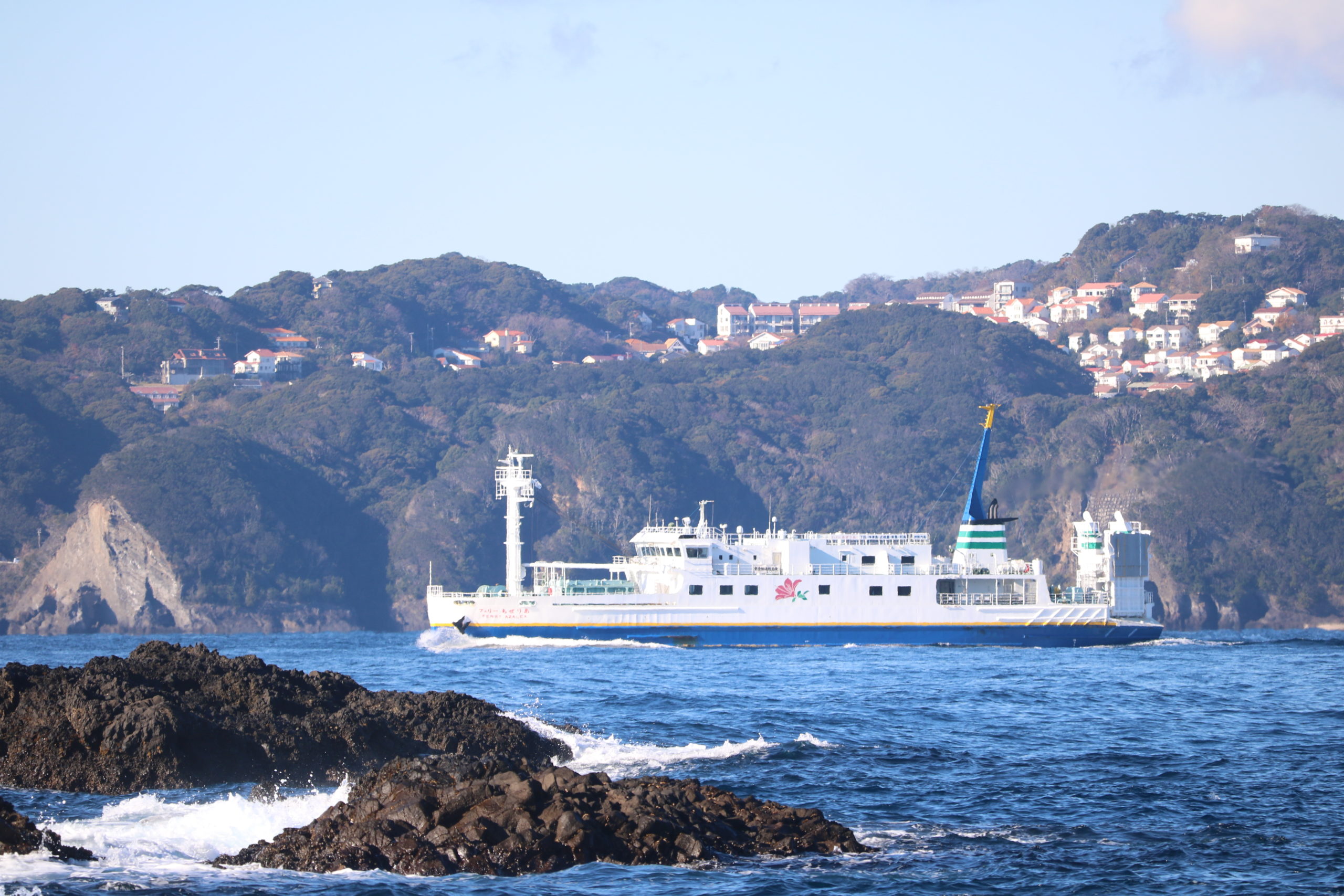 Die Fähre verbindet Shimoda mit den zahlreichen Izu-Inseln