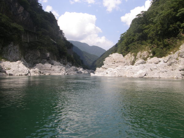 Der Yoshinogawa bei normalem Wasserstand
