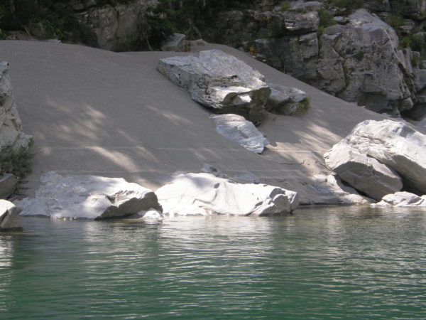 Klares Wasser, schöne Ufer: Oboke