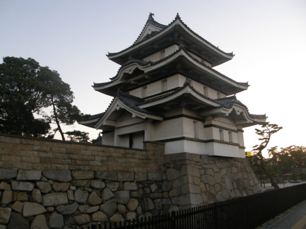Der Tsukimi-Eckturm der Tamamo-Burg