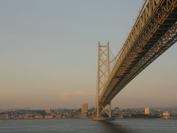 Die grosse Hängebrücke bei Kobe