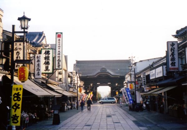 Niō-Tor (仁王門) und das alte Tempelviertel