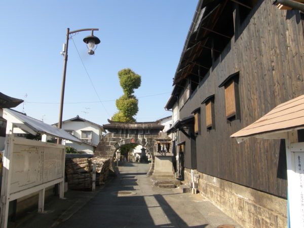 Yamaga: Steintor des Kongōjō-ji