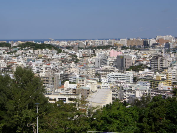 Naha: Die Stadt von Tomigusuku aus gesehen