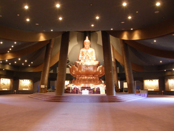 Itoman - Buddhastatue im Friedensdom