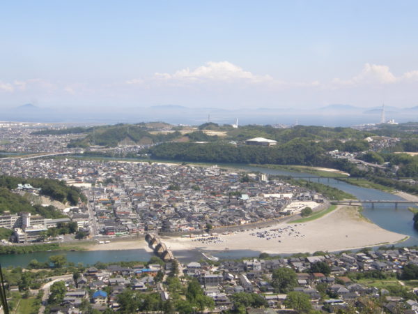 Blick von der Burg auf West-Iwakuni