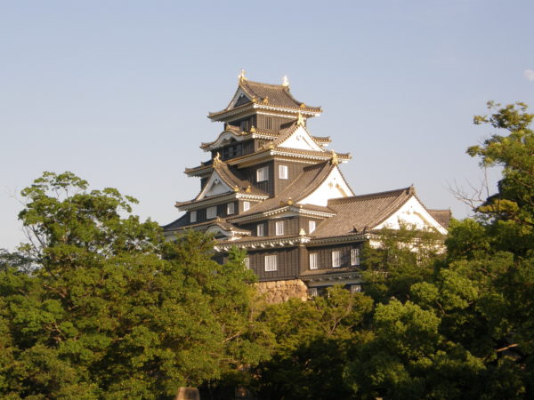 Die Burg von Okayama bei Tag...