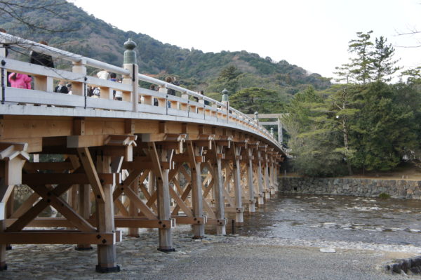 Brücke am Eingang zum Inneren Schrein (Naikū)
