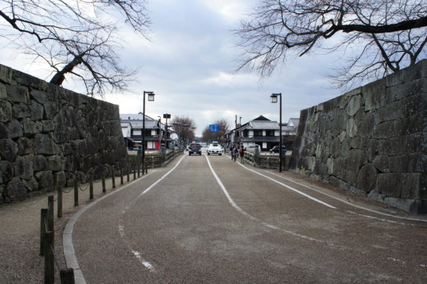 Kyōbashi - einer der Eingänge zum Schloss