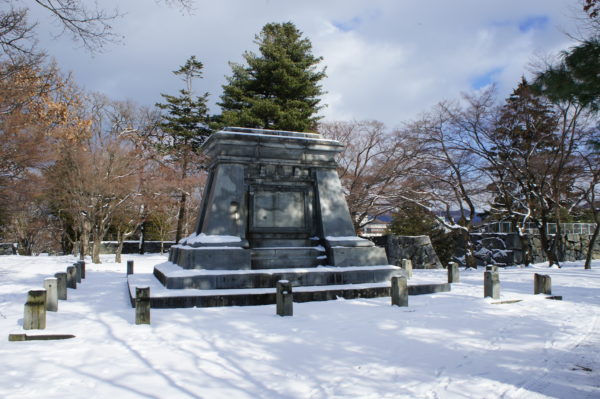 Burgruine: Hier stand mal ein Denkmal