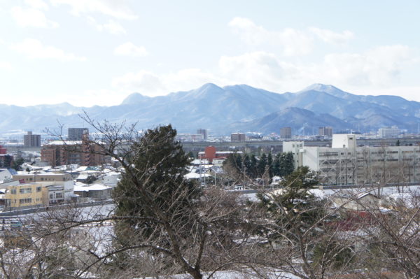 Die Berge am Stadtrand