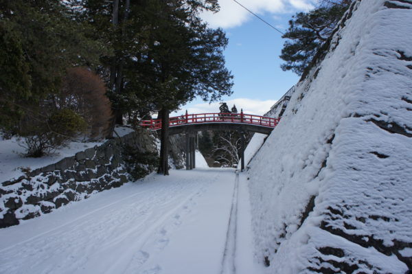 Kleine Brücke innerhalb der Burgruine