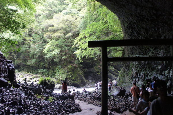 Blick aus der Höhle nach draussen