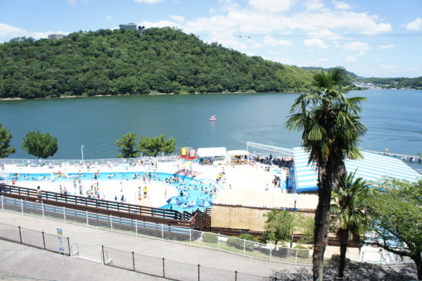 Spassbad mit Seilbahn am Hamanako